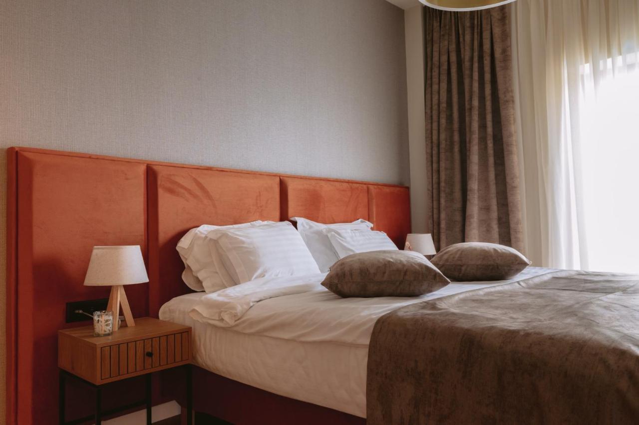 La Boheme Corbeanca - Partener Therme Ostratu エクステリア 写真